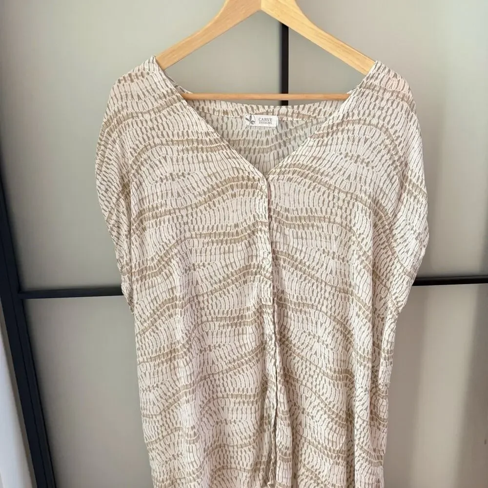 Carve Designs Tunic Top Women's M White Tan Rayon Geometric Cover Up Blouse EUC